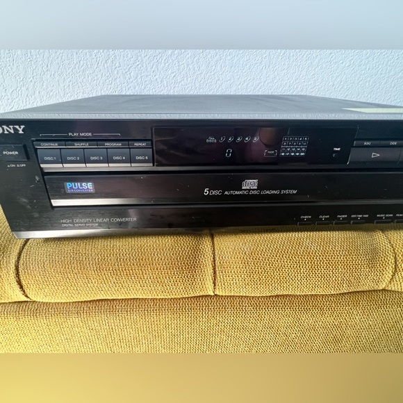 Sony CDP-C325 Compact Disc CD Player, 5 CD & STR-AV770 FM STEREO/FM-AM RECEIVER - Picture 2 of 9